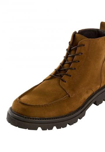 Ботинки на шнуровке