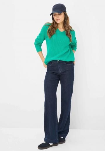 Пуловер с вырезом V