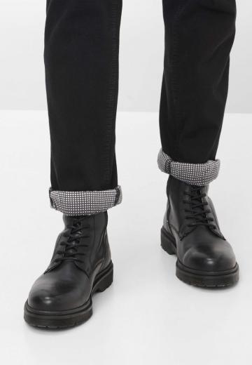 Узкие джинсы