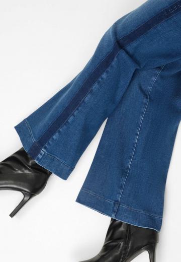 Клешеные джинсы