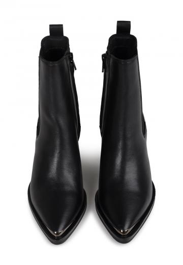 Высокие сапоги