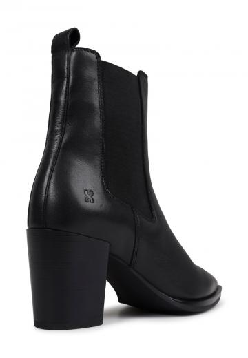 Высокие сапоги