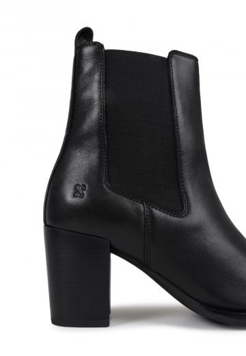 Высокие сапоги