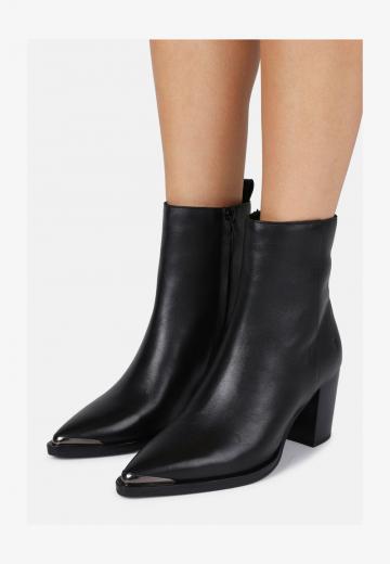 Высокие сапоги