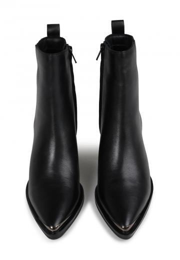 Высокие сапоги