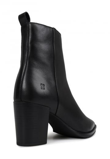 Высокие сапоги