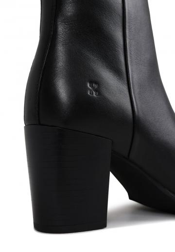 Высокие сапоги