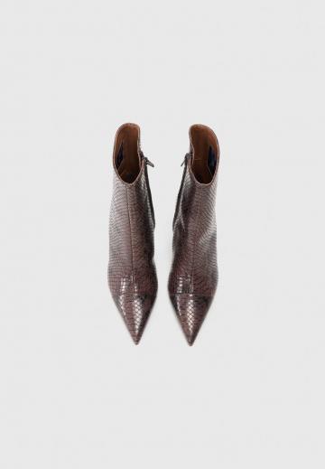 Высокие сапоги