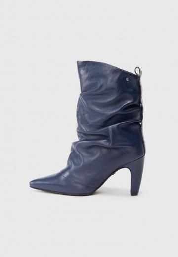 Высокие сапоги