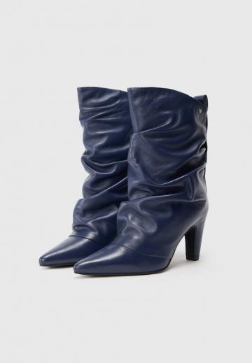 Высокие сапоги