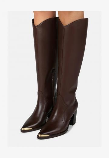 Высокие сапоги