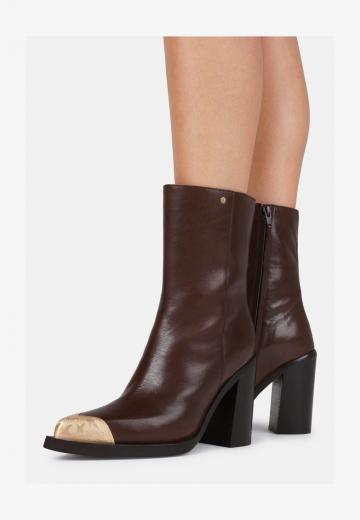 Полусапожки на высоком каблуке