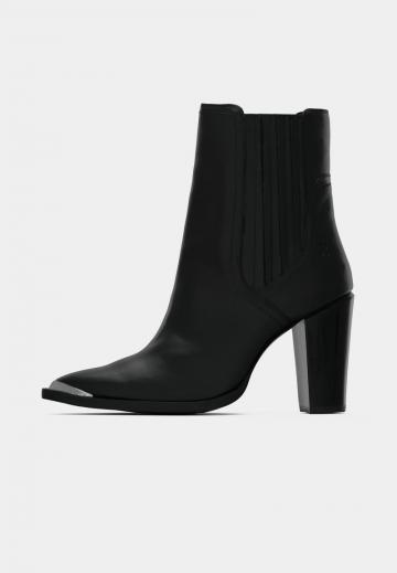 Полусапожки на высоком каблуке