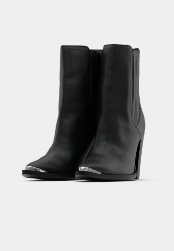 Полусапожки на высоком каблуке