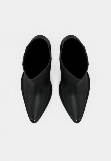 Полусапожки на высоком каблуке