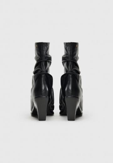 Полусапожки на высоком каблуке