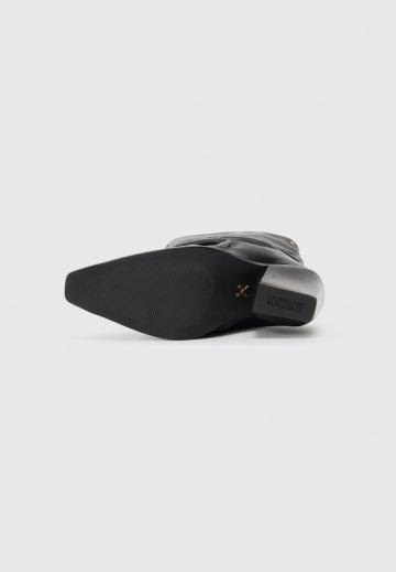 Полусапожки на высоком каблуке