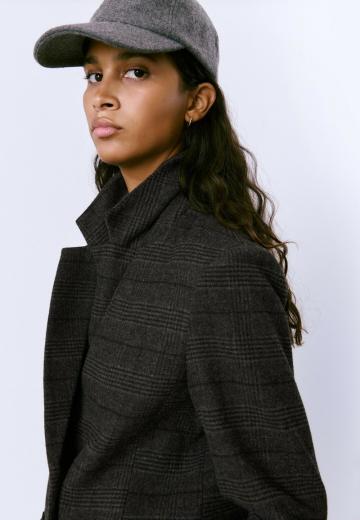 Короткое пальто