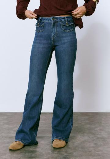 Клешеные джинсы
