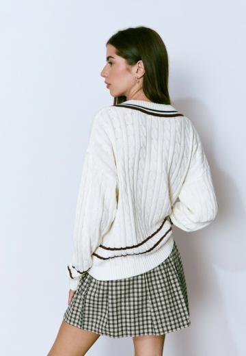 Пуловер с вырезом V