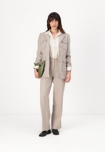 Блейзер с накладными карманами