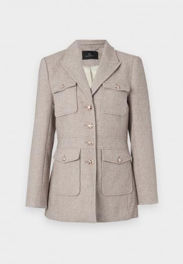 Блейзер с накладными карманами