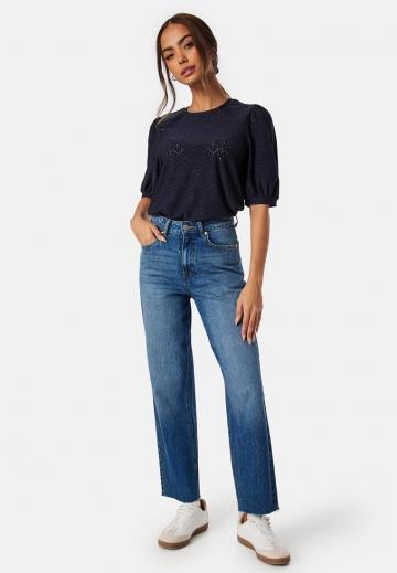 Прямые джинсы