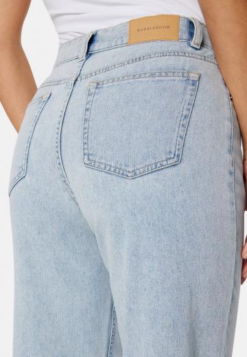 Прямые джинсы