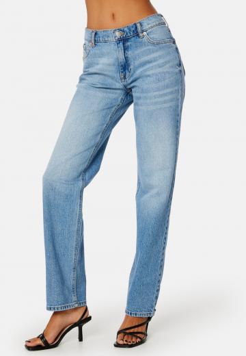 Прямые джинсы