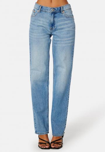Прямые джинсы