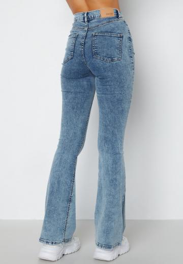 Клешеные джинсы