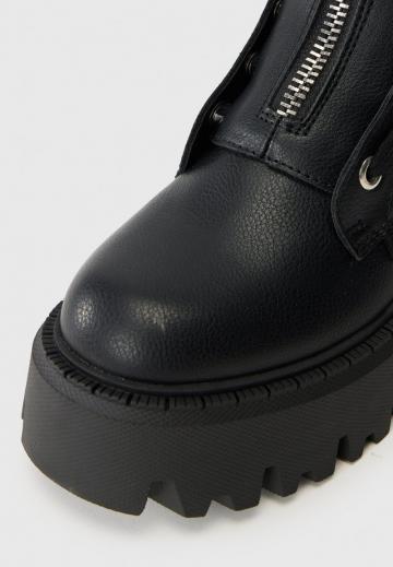 Ботинки на шнуровке