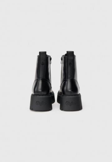 Ботинки на шнуровке