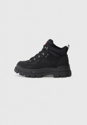 Ботинки на шнуровке