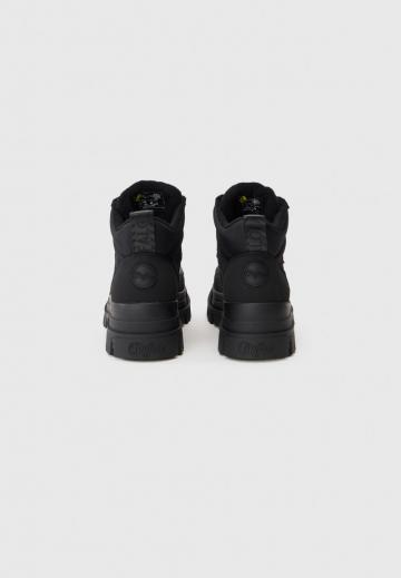 Ботинки на шнуровке