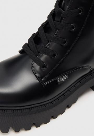 Ботинки на шнуровке