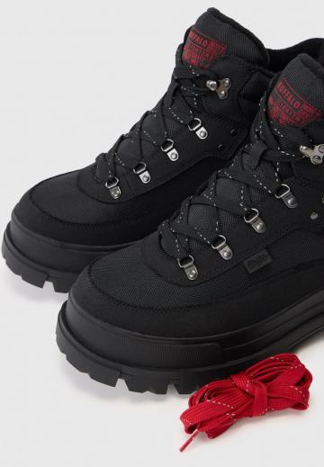 Ботинки на шнуровке