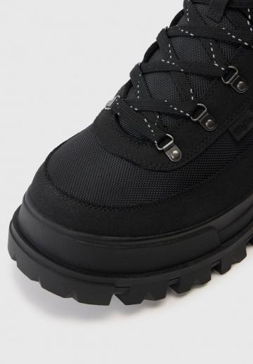 Ботинки на шнуровке