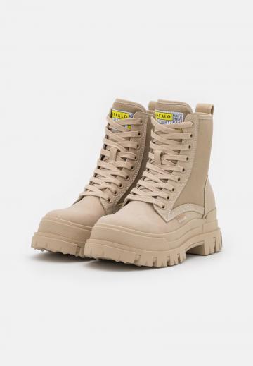 Ботинки на шнуровке