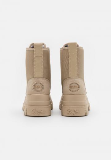 Ботинки на шнуровке