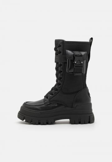 Сапоги на шнуровке