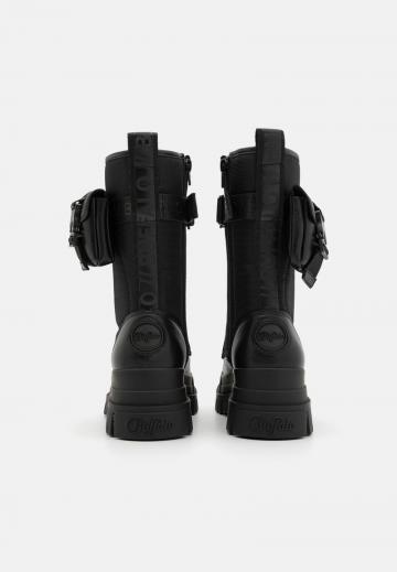 Сапоги на шнуровке