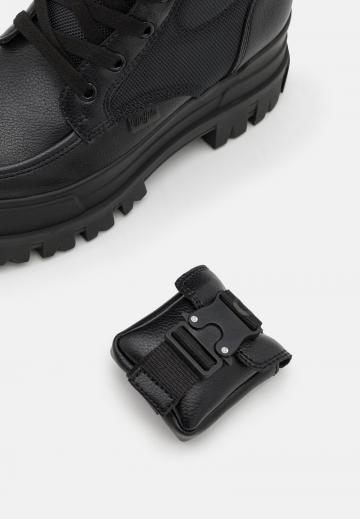 Сапоги на шнуровке