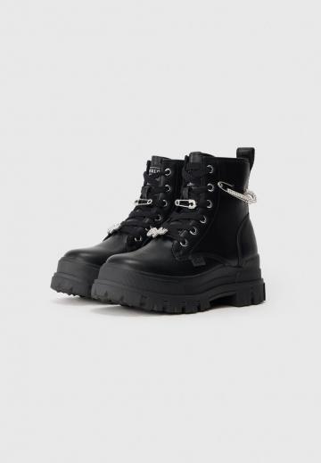 Ботинки на шнуровке