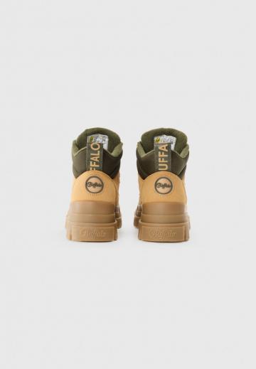 Ботинки на шнуровке