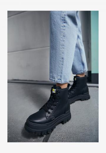 Ботинки на шнуровке