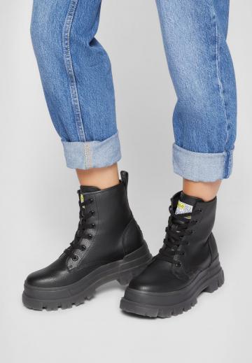 Ботинки на шнуровке