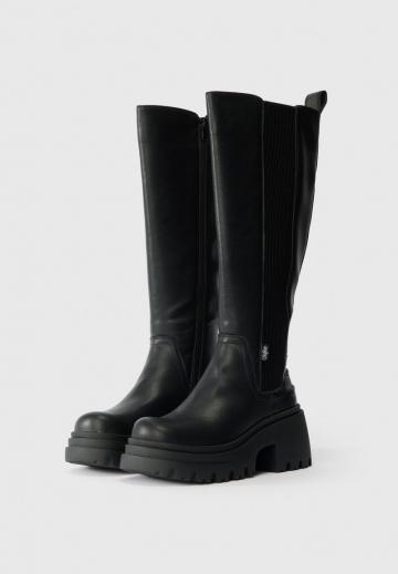 Высокие сапоги