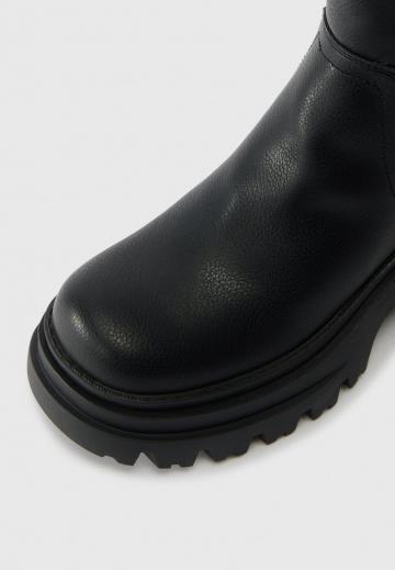 Высокие сапоги