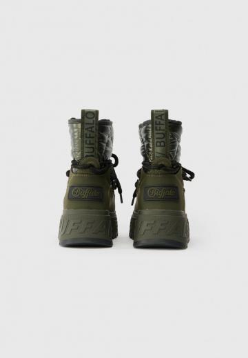 Сапожки на танкетке